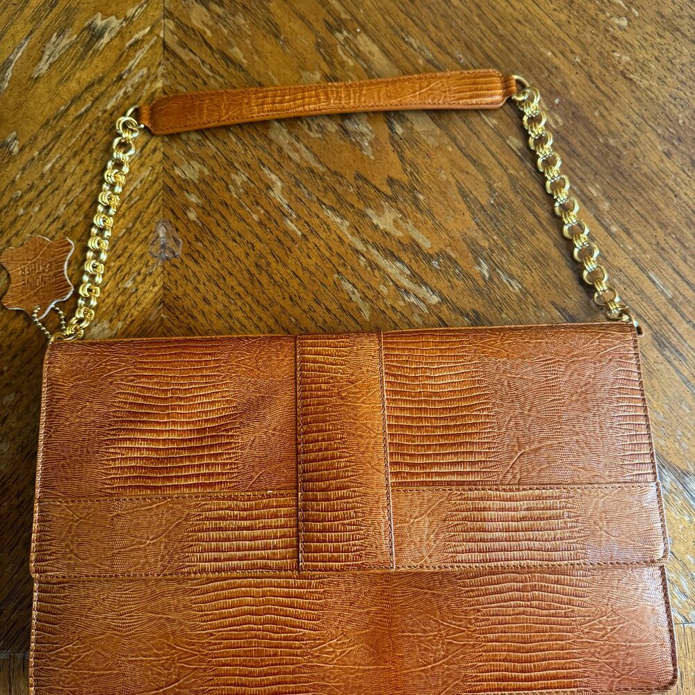 Bloomingdale’s Tan Chain Shoulder Bag – Bold & Beautiful